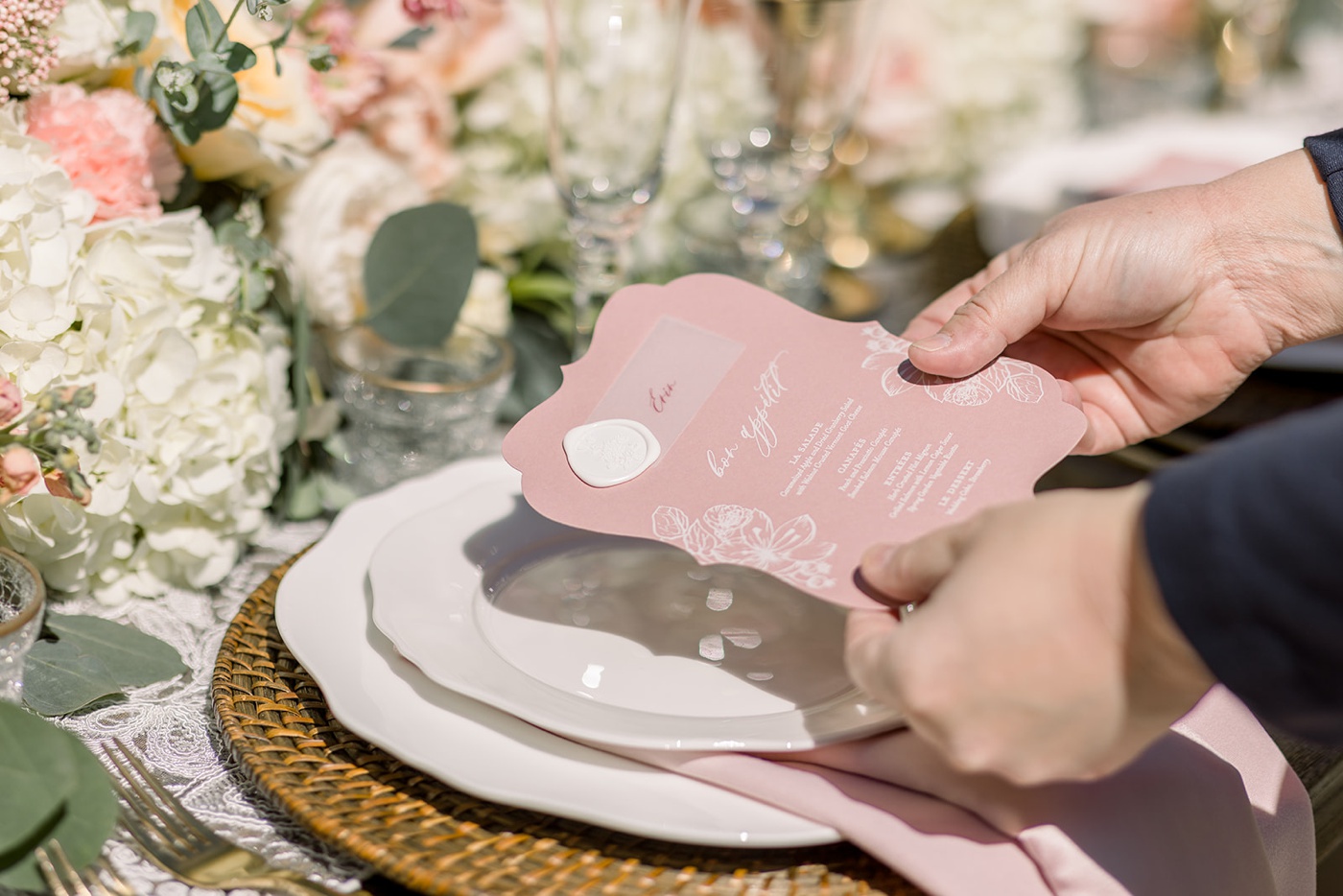 What to look for when choosing a wedding invitation designer